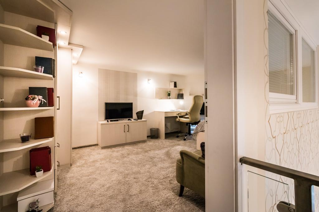 Dr. House Apartment Apartment