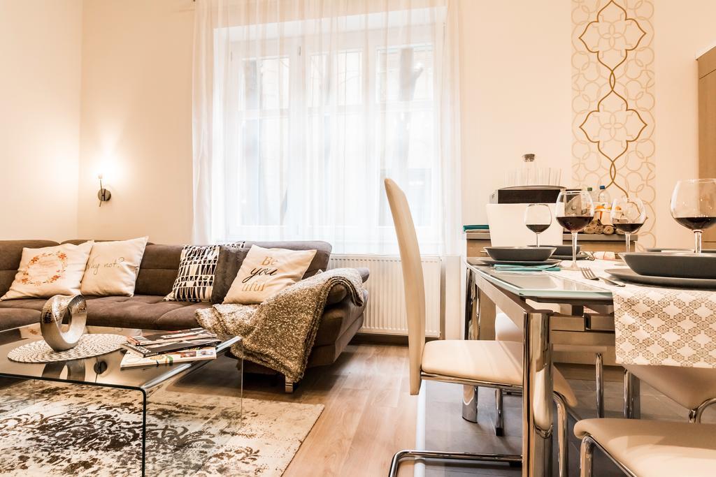 Dr. House Apartment